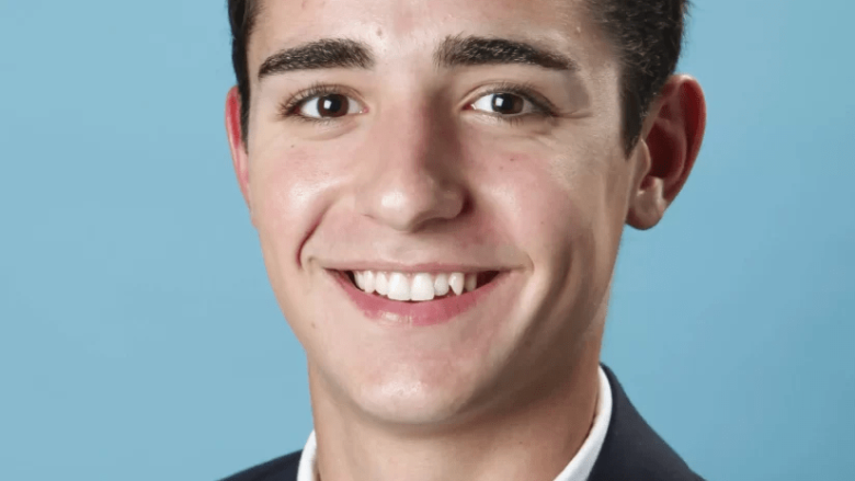 ΕΞΑΦΑΝΙΣΗ ΤΟΥ ΈΛΛΗΝΑ ΟΜΟΓΕΝΗ ΣΤΟ ΛΟΝΓΚ ΆΙΛΑΝΤ  ΤΟΥ ΝΑΣΟΥ  ΚΡΟΜΜΥΔΑ