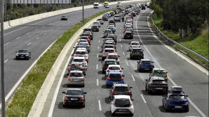 ΠΑΡΑΜΕΝΕΙ ΑΥΞΗΜΕΝΗ Η ΚΙΝΗΣΗ ΤΩΝ ΟΧΗΜΑΤΩΝ ΣΤΗΝ ΑΘΗΝΩΝ-ΚΟΡΙΝΘΟΥ