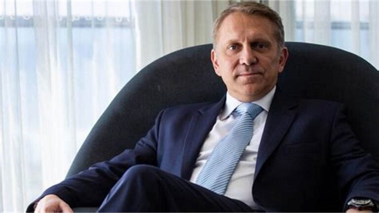 Ο ΈΛΛΗΝΑΣ ΔΙΣΕΚΑΤΟΜΜΥΡΙΟΥΧΟΣ DENNIS BASTAS ΕΙΝΑΙ  Ο ΑΓΟΡΑΣΤΗΣ ΤΟΥ ΑΚΡΙ …