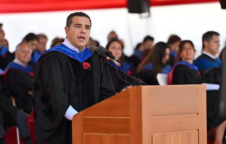 ΚΙΝΔΥΝΟΣ ΝΑ ΜΗΝ ΣΠΟΥΔΑΣΕΙ Ο ΤΣΙΠΡΑΣ ΑΦΟΥ Ο ΤΡΑΜΠ ΑΠΑΓΟΡΕΥΣΕ ΣΕ ΑΛΛΟΔΑΠ …