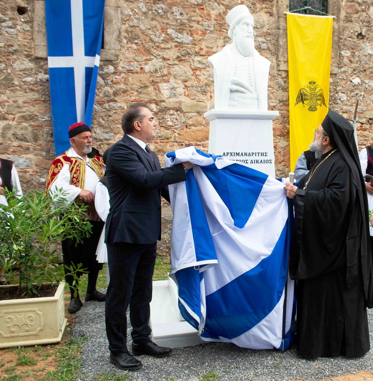 ΑΠΟΚΑΛΥΠΤΗΡΙΑ ΠΡΟΤΟΜΗΣ ΤΟΥ ΠΑΠΑΦΛΕΣΣΑ ΚΑΙ ΕΓΚΑΙΝΙΑ ΠΙΝΑΚΟΘΗΚΗΣ ΤΗΣ ΕΛΛΗΝΙΚΗΣ ΕΠΑΝΑΣΤΑΣΗΣ ΣΤΗΝ Ι.Μ. ΒΕΛΑΝΙΔΙΑΣ