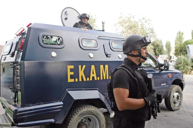 ΣΟΚ ΣΤΗΝ ΕΛΛΗΝΙΚΗ ΑΣΤΥΝΟΜΙΑ: ΠΑΡΑΙΤΗΘΗΚΕ Ο ΔΙΟΙΚΗΤΗΣ ΤΗΣ ΕΚΑΜ ΓΙΑ ΝΑ Α …
