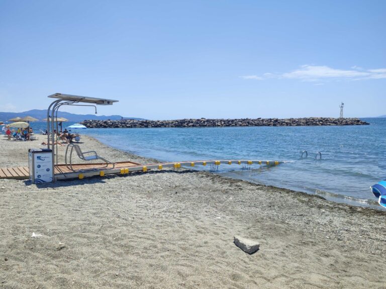 ΕΓΚΑΤΑΣΤΑΘΗΚΑΝ ΤΑ SEATRAC ΣΤΙΣ ΠΑΡΑΛΙΕΣ ΤΗΣ ΚΑΛΑΜΑΤΑΣ