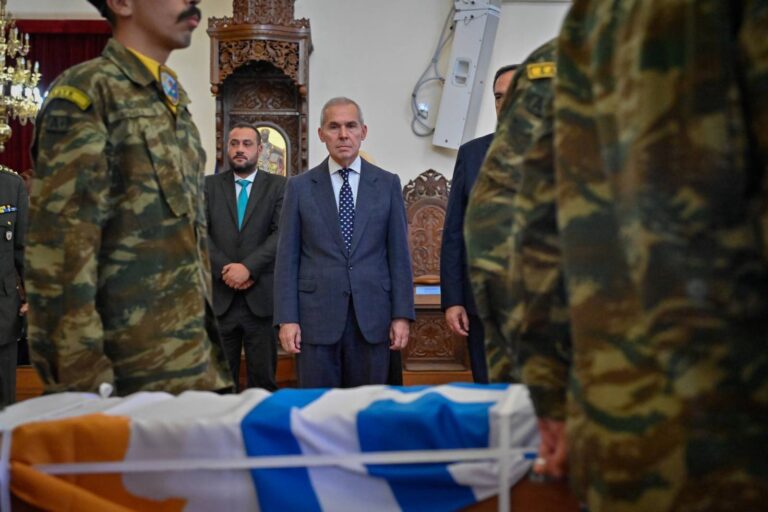 ΕΠΑΝΑΠΑΤΡΙΖΟΝΤΑΙ ΤΑ ΟΣΤΑ 16 ΗΡΩΩΝ ΑΠΟ ΤΗΝ ΕΛΛΑΔΑ ΠΟΥ ΕΠΕΣΑΝ ΚΑΤΑ ΤΗΝ Τ …