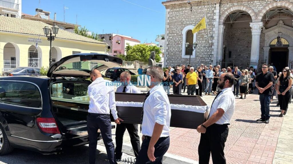 ΣΥΓΚΙΝΗΣΗ ΣΤΗΝ ΕΞΟΔΙΟ ΑΚΟΛΟΥΘΙΑ ΤΗΣ  ΜΕΓΑΛΗΣ ΕΛΛΗΝΙΔΑΣ ΤΗΣ ΑΝΙΔΙΟΤΕΛΗΣ ΠΡΟΣΦΟΡΑΣ ΑΘΗΝΑΣ ΠΑΠΑΧΡΗΣΤΟΥ – ΉΧΗΣΕ Η ΣΕΙΡΗΝΑ ΤΟΥ ΑΣΘΕΝΟΦΟΡΟΥ – ΑΛΓΕΙΝΗ ΕΝΤΥΠΩΣΗ Η ΑΠΟΥΣΙΑ ΤΟΥ ΠΟΛΙΤΙΚΟΥ ΚΟΣΜΟΥ