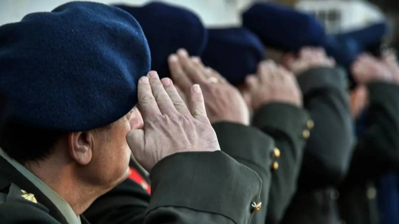 46ΧΡΟΝΟΣ ΑΝΘΥΠΑΣΠΙΣΤΗΣ ΕΠΙΧΕΙΡΗΣΕ ΝΑ ΒΑΛΕΙ ΤΕΛΟΣ ΣΤΗ ΖΩΗ ΤΟΥ – ΕΝΤΟΠΙΣΤΗΚΕ ΟΠΛΟΣΤΑΣΙΟ ΣΤΟ ΣΠΙΤΙ ΤΟΥ