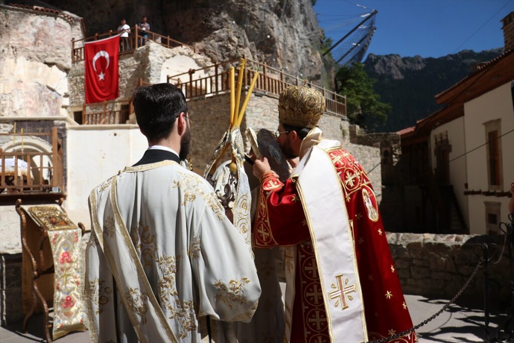 Trabzon 039 un macka ilcesinde karadag 039 in altindere vadisi 039 ne bakan etegindeki sumela manastiri 039 nda 185913