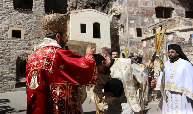 Trabzon daki sumela manastiri nda ayin yapildi