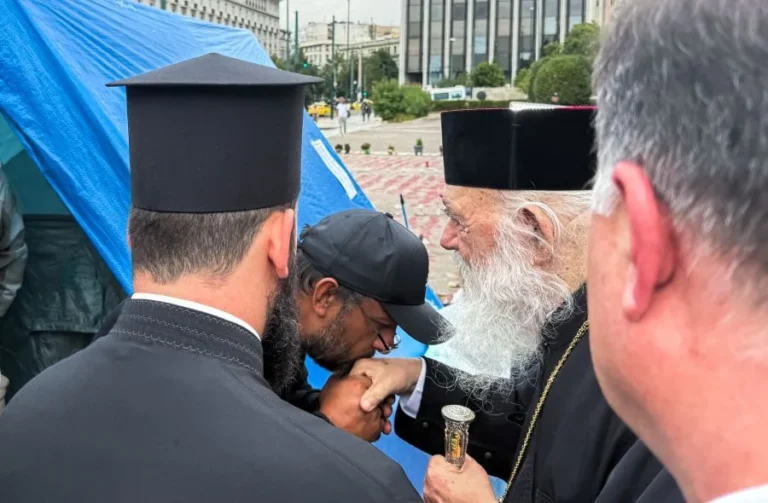 Ο ΑΡΧΙΕΠΙΣΚΟΠΟΣ ΕΠΙΣΚΕΦΘΗΚΕ ΤΟΝ ΑΠΕΡΓΟ ΠΕΙΝΑΣ ΠΑΝΟ ΡΟΥΤΣΙ – «ΈΝΑ …