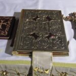 ΟΙΚΟΓΕΝΕΙΑΚΗ ΤΡΑΓΩΔΙΑ ΣΤΟ ΗΡΑΚΛΕΙΟ: ΈΒΑΛΕ ΦΩΤΙΑ, ΕΚΑΨΕ ΜΑΝΑ ΚΑΙ ΑΔΕΛΦΟ ΚΑΙ ΠΗΔΗΞΕ ΑΠΟ ΤΟ ΜΠΑΛΚΟΝΙ