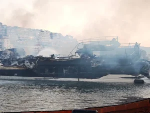 ΦΩΤΙΑ ΣΕ ΤΕΣΣΕΡΑ ΣΚΑΦΗ ΣΤΗΝ ΑΚΤΗ ΘΕΜΙΣΤΟΚΛΕΟΥΣ – ΒΥΘΙΣΤΗΚΑΝ ΟΛΑ