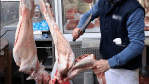 ΝΕΚΡΟΣ 40ΧΡΟΝΟΣ ΚΡΕΟΠΩΛΗΣ ΣΤΟ ΚΙΛΚΙΣ: ΈΚΟΨΕ ΚΑΤΑ ΛΑΘΟΣ ΜΕ ΤΟΝ ΜΠΑΛΤΑ ΤΗ ΜΗΡΙΑΙΑ ΑΡΤΗΡΙΑ ΤΟΥ