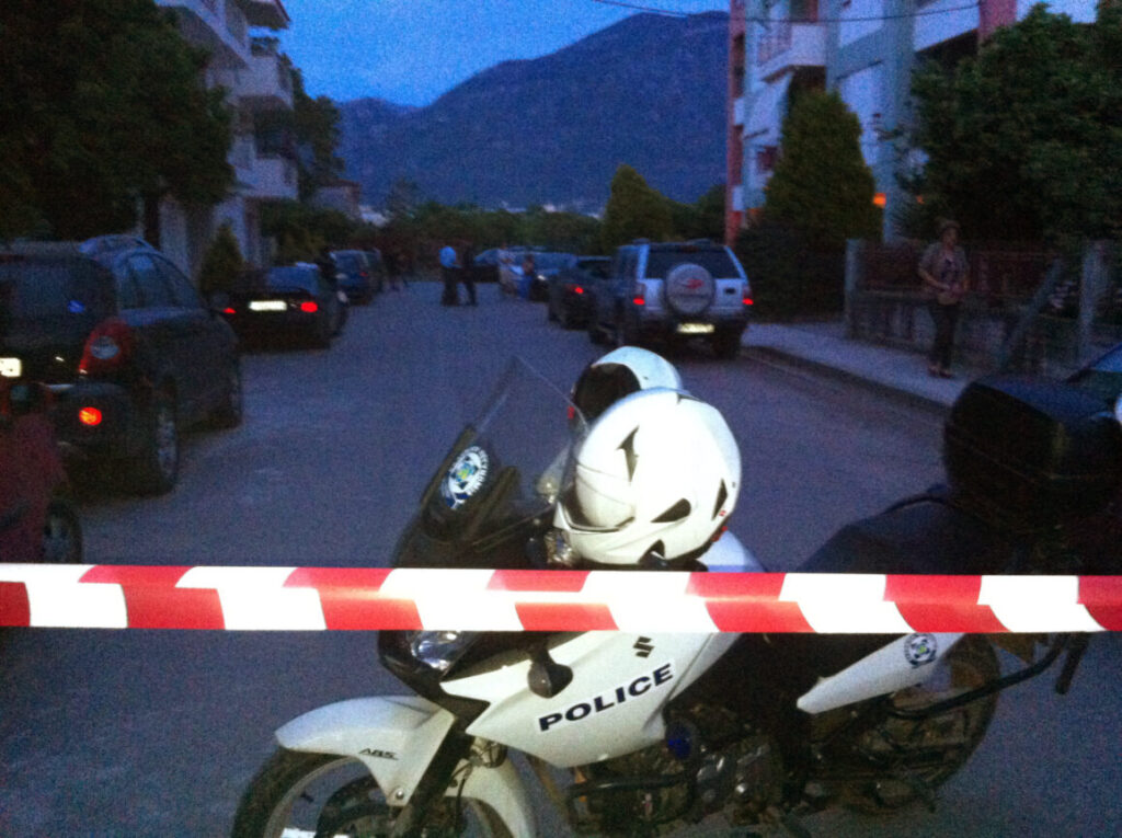 ΚΟΥΚΟΥΛΟΦΟΡΟΙ ΑΠΗΓΑΓΑΝ ΚΤΗΝΙΑΤΡΟ ΣΤΗΝ ΚΥΠΑΡΙΣΣΙΑ – ΤΟΝ ΠΗΓΑΝ ΣΤΗΝ ΕΡΗΜΙΑ ΚΑΙ ΤΟΝ ΠΙΕΣΑΝ ΝΑ ΤΟΥΣ ΑΠΟΚΑΛΥΨΕΙ ΠΟΥ ΚΡΥΒΕΙ 180.000 ΕΥΡΩ