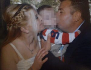 ΑΥΤΗ ΕΙΝΑΙ Η ΜΟΙΡΑΙΑ ΓΥΝΑΙΚΑ ΠΟΥ ΓΙΑ ΤΑ ΜΑΤΙΑ ΤΗΣ «ΕΣΤΕΙΛΕ» ΤΟΝ ΣΥΖΥΓΟ ΤΗΣ ΣΤΟΝ ΤΑΦΟ ΚΑΙ ΤΟΝ ΕΡΑΣΤΗ ΣΤΗ ΦΥΛΑΚΗ