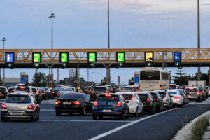 ΑΥΞΗΘΗΚΑΝ ΠΑΡΑΛΟΓΑ  ΑΠΟ 1Η ΙΑΝΟΥΑΡΙΟΥ 2026 ΟΙ ΤΙΜΕΣ ΣΤΑ ΔΙΟΔΙΑ: ΠΟΣΟ ΚΟΣΤΙΖΟΥΝ ΤΑ ΤΑΞΙΔΙΑ ΣΤΙΣ ΠΙΟ ΔΗΜΟΦΙΛΕΙΣ ΔΙΑΔΡΟΜΕΣ