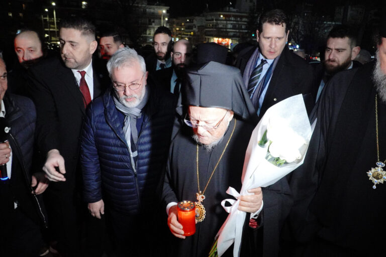 Ο ΟΙΚΟΥΜΕΝΙΚΟΣ ΠΑΤΡΙΑΡΧΗΣ ΣΤΟ ΓΗΠΕΔΟ ΤΟΥ ΠΑΟΚ ΓΙΑ ΤΟΥΣ 7 ΝΕΟΥΣ ΠΟΥ ΒΡΗ …