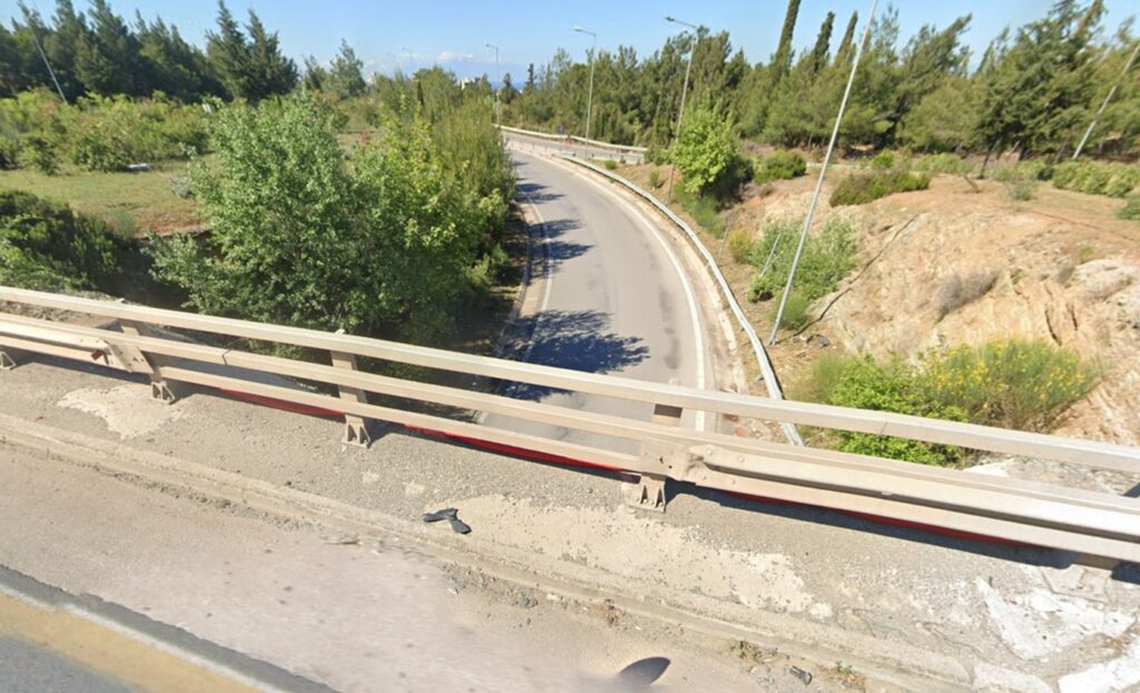 ΓΥΝΑΙΚΑ ΕΠΕΣΕ ΑΠΟ ΓΕΦΥΡΑ ΚΑΙ ΤΡΑΥΜΑΤΙΣΤΗΚΕ ΣΟΒΑΡΑ