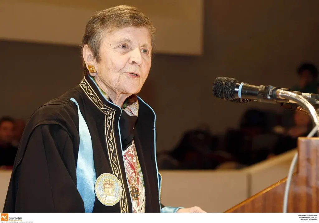 «ΈΦΥΓΕ» Η ΜΕΓΑΛΗ ΕΛΛΗΝΙΔΑ ΕΛΕΝΗ ΓΛΥΚΑΤΖΗ-ΑΡΒΕΛΕΡ – ΉΤΑΝ Η ΠΡΩΤΗ ΓΥΝΑΙΚΑ ΠΡΥΤΑΝΗΣ ΣΤΗ ΣΟΡΒΟΝΗ