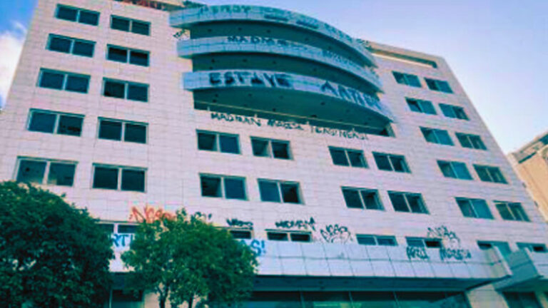 TΟ ΑΚΡΙΒΟΤΕΡΟ ΕΛΛΗΝΙΚΟ ΑΚΙΝΗΤΟ ΠΟΥ ΒΓΑΙΝΕΙ ΣΤΟ «ΣΦΥΡΙ» ΚΑΙ ΠΟΙΑ «ΑΚΟΛΟΥΘΟΥΝ» ΜΕ ΤΙΜΕΣ – ΡΕΚΟΡ – ΞΕΝΟΔΟΧΕΙΟ ΣΤΗΝ ΚΩ ΜΕ 104 ΔΩΜΑΤΙΑ – ΟΙΚΟΠΕΔΟ ΣΤΗ ΛΕΩΦ. ΑΘΗΝΩΝ